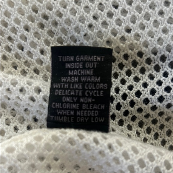 Elegant White Embroidered Women's Sweater/Cardigan. Size 2X - Picture 9 of 11